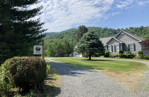 Lovingston House | Where the Mountains Meet Your Idea of Perfect