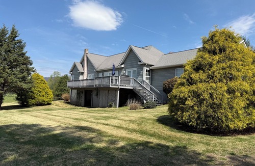 Lovingston House | Where the Mountains Meet Your Idea of Perfect
