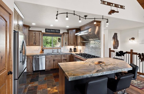 Lincoln County House | Where Your Gathering Meets the River—Only 20’ Away