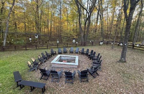 McLeansville Cabin | Whisper Chalet events w/hot tub , fenced yard string lights w/fire pit, privacy, free onsite parking
