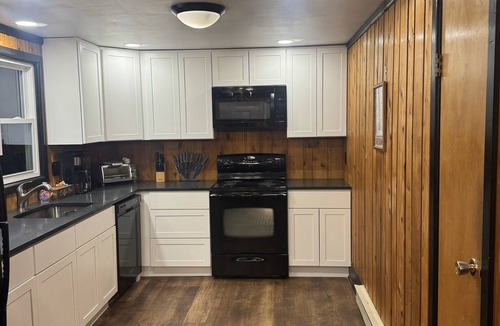 Thornton House | White Mountain Getaway;Hike and Ski Nearby