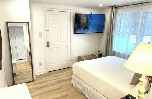 Rehoboth Beach Hotel | White Sand Room — Coastal Luxury & Relaxation at Mar Bella