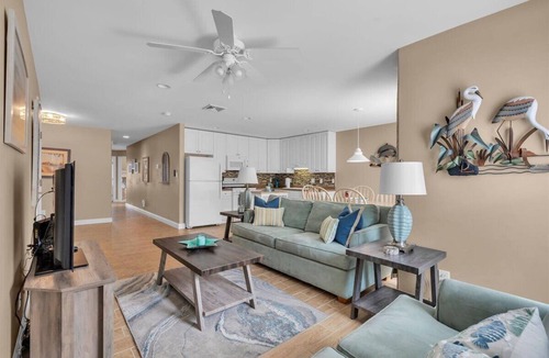 North Wildwood Condo | Wild Pearl - 3br/2ba - Parking - HEATED POOL, North Wildwood, NJ