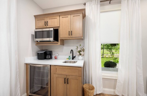 Rome Bed & Breakfast | Wild Rose Suite