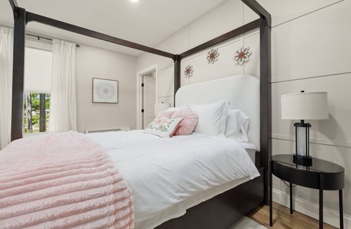 Rome Bed & Breakfast | Wild Rose Suite