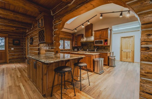 Eureka Cabin | Wilderness Club Lodge For 25
