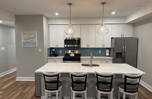 Wildwood Condo | Wildwood Beach Bae 3BD/2BA 2.5 Blks to Beach New Const. 2 car parking w/Game Rm