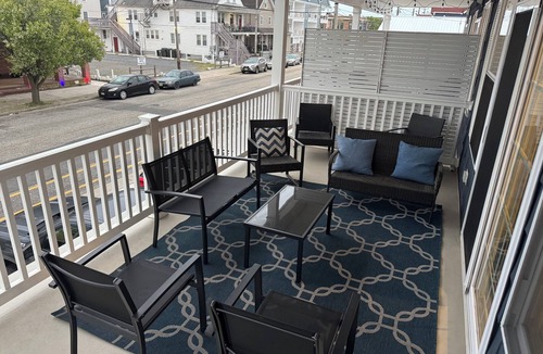 Wildwood Condo | Wildwood Beach Bae 3BD/2BA 2.5 Blks to Beach New Const. 2 car parking w/Game Rm