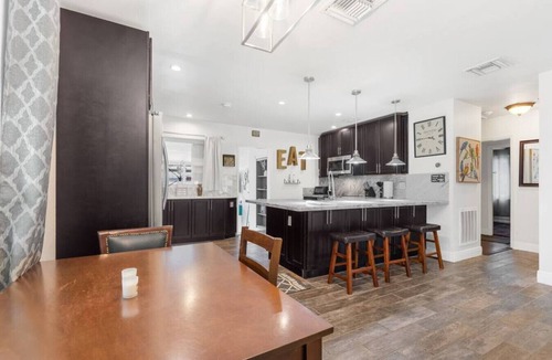 Parkside House | Wiley`s Paradise - 3bedroom/2bath + Office & Heated Pool