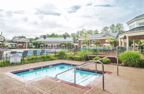 Berkeley Villa | Williamsburg | Family Heritage Stay | Pool + Hot Tub | 2BR Condo