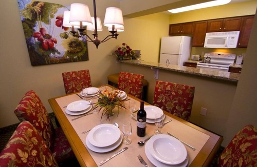 Berkeley Villa | Williamsburg | Historic Retreat | Pool & Tennis | 2BR