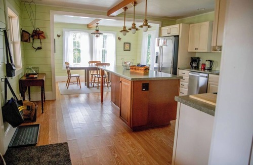 Canton House | Willow View-Minutes from SLU & SUNY University- 4-bd Farmhouse Family Friendly