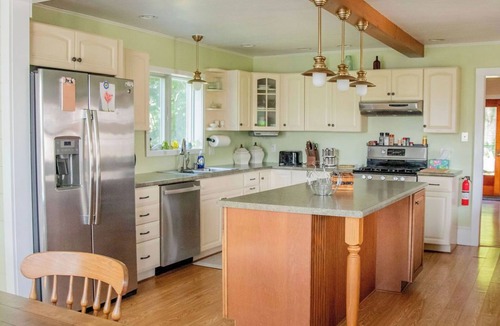 Canton House | Willow View-Minutes from SLU & SUNY University- 4-bd Farmhouse Family Friendly