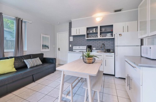 Wilton Manors Apartment | Wilton Manors, Cute Outdoor Space-New Bathroom, Pool 3