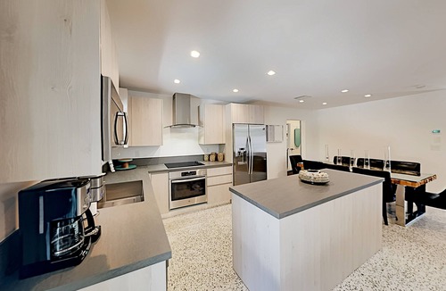 Wilton Manors House | Wilton Manors designer delight with private pool, outdoor kitchen & Florida room
