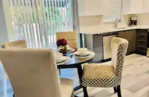 Middle River Terrace House | Wilton Manors house near beaches 2 BR large yard