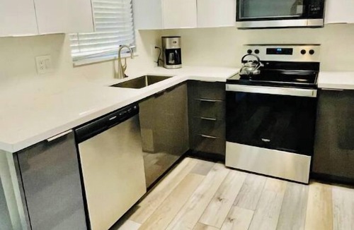 Middle River Terrace House | Wilton Manors house near beaches 2 BR large yard