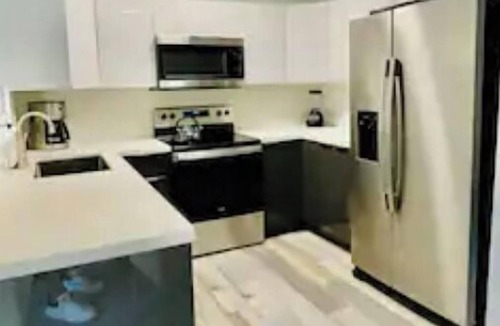 Middle River Terrace House | Wilton Manors house near beaches 2 BR large yard