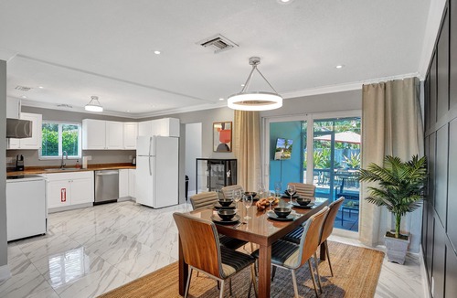 Wilton Manors House | Wiltons Garden Getaway. Walk to Wilton Dr. BBQ