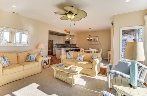 Westland House | Windmill Point' Home: Steps to Beach & Pier!