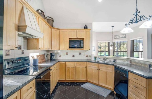 Berlin House | Winery Getaway at Mariner’s Conclusion