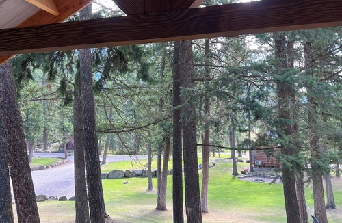 Columbia Falls Cabin | Wolf Cabin at Glacier Hidden Cabins