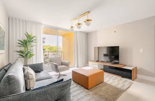 Aventura Apartment | Wonderful 1-bedroom apartment with AC in vibrant Aventura