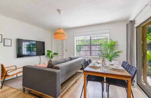 North Central Hollywood House | Wonderful 2BR House At Hollywood With Parking