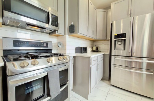 Ampere Apartment | Wonderful 3-bedroom apartment parking & WiFi. World Cup party here!