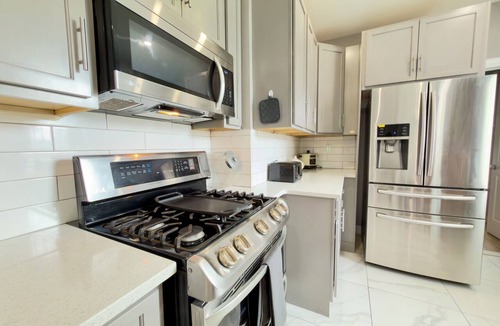 Ampere Apartment | Wonderful 3-bedroom apartment parking & WiFi. World Cup party here!