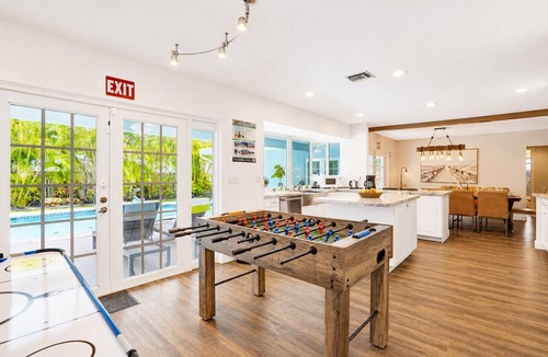 South Lake Villa | Wonderful 4BR & 3BA Villa Heated Pool near Beach