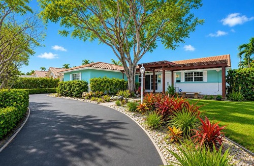 South Lake Villa | Wonderful 4BR and 3BA Villa Heated Pool near Beach