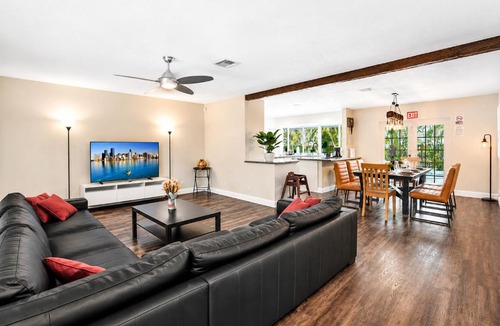 South Lake Villa | Wonderful 4BR and 3BA Villa Heated Pool near Beach