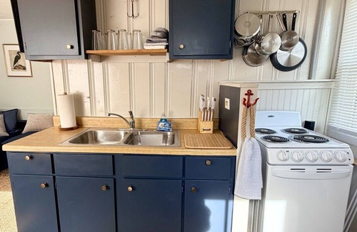 Geneva-on-the-Lake Cottage | Wonderful and Quaint GOTL Cottage- Pet Friendly!