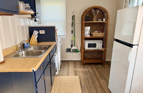 Geneva-on-the-Lake Cottage | Wonderful and Quaint GOTL Cottage- Pet Friendly!