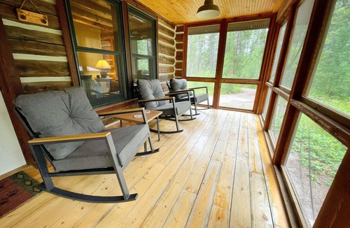 West Glacier Cabin | Wonderful Cabin in the Woods/West Glacier, Near Glacier National Park Entrance