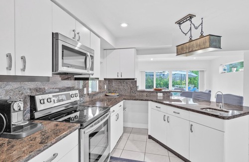 Gulf Stream House | Wonderful Heated Pool House Delray Beach near Ocean - close to shops and the av’