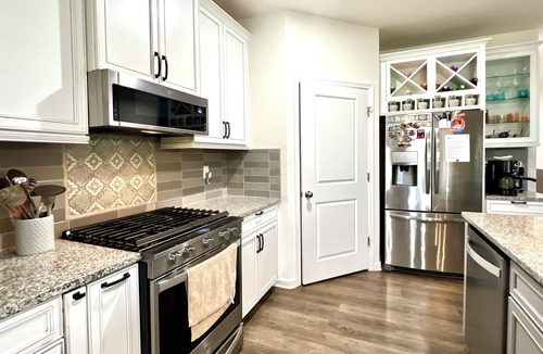 Milton House | Wonderful home with porch & courtyard - 5 mi to Lewes - 3bd,3ba Sleeps 6