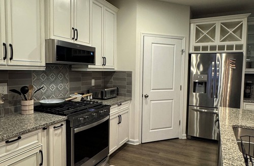 Milton House | Wonderful home with porch & courtyard - 5 mi to Lewes - 3bd,3ba Sleeps 6