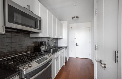 Chelsea Apartment | Wonderful Hudson Yards Studio w/Gym, Rooftop & Lounge, by Blueground