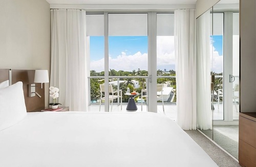 Bay Harbor Islands Hotel | Wonderful Place To Stay! Relaxing Unit. Minutes Away to North Bayshore Park!