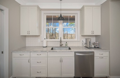 Ruby House | Wonderful Riverfront, Views, Balcony, King-2, BBQ, Peaceful