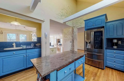 Cotuit House | Wonderful waterfront getaway with furnished deck, pond access, kayaks & WiFi