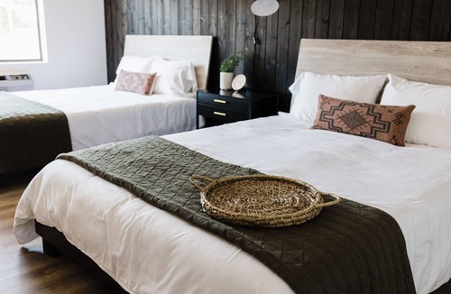 Columbia Falls Hotel | Wonderstone Double Queen Guest Room
