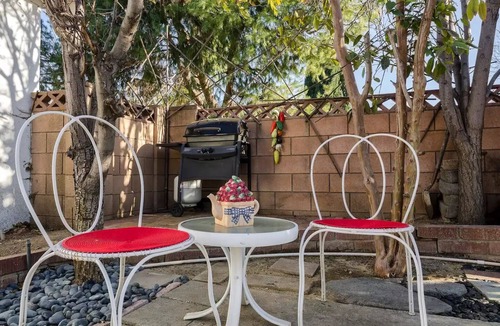 West Hills Apartment | Woodland Hill/Warner Ctr. Retreat I Quiet area with no apartments close by.