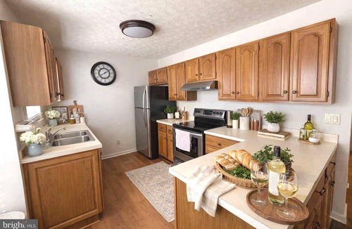 California House | Woodland Retreat with Hot Tub, Movie Room & Deck