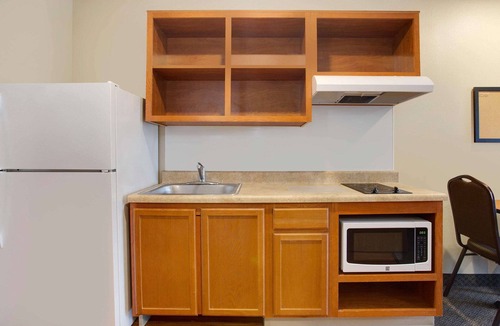 Chesapeake Hotel | WoodSpring Suites Chesapeake - Norfolk Greenbrier