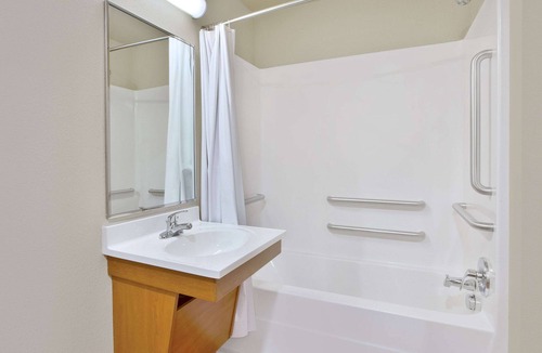 Chesapeake Hotel | WoodSpring Suites Chesapeake - Norfolk Greenbrier