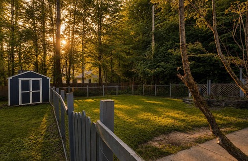 Bearsville Apartment | Woodstock Boho Retreat Screened Porch Monthly Summer Escape