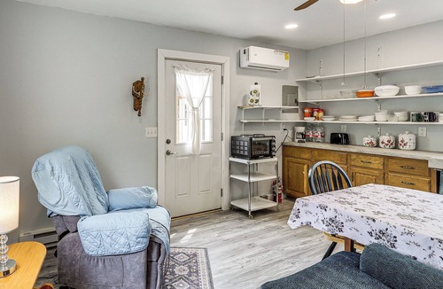 Marydel Cabin | Woodsy + Secluded! Amish Country Retreat in Hartly